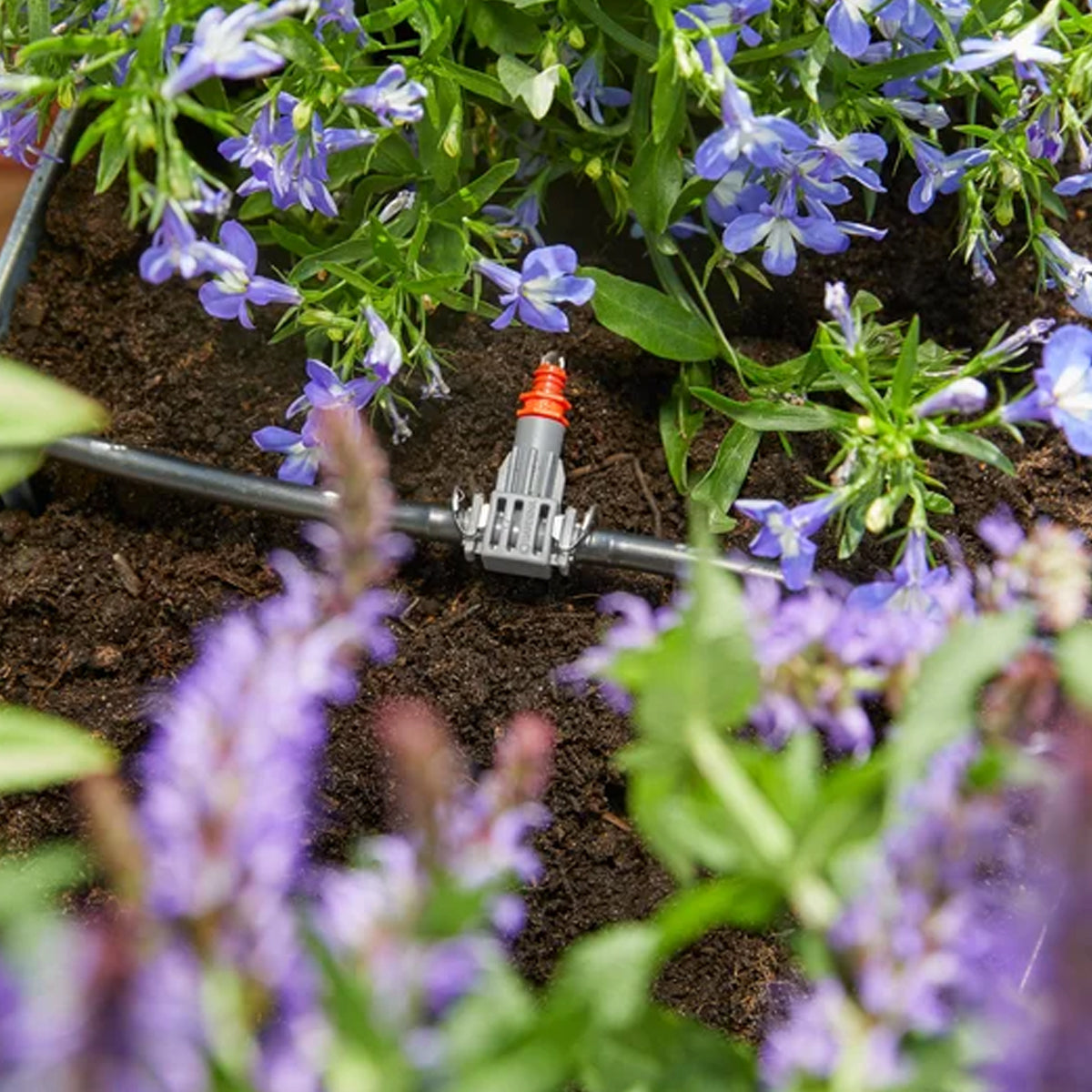 vollautomatische-Balkonbewaesserung-Gardena-anwendung