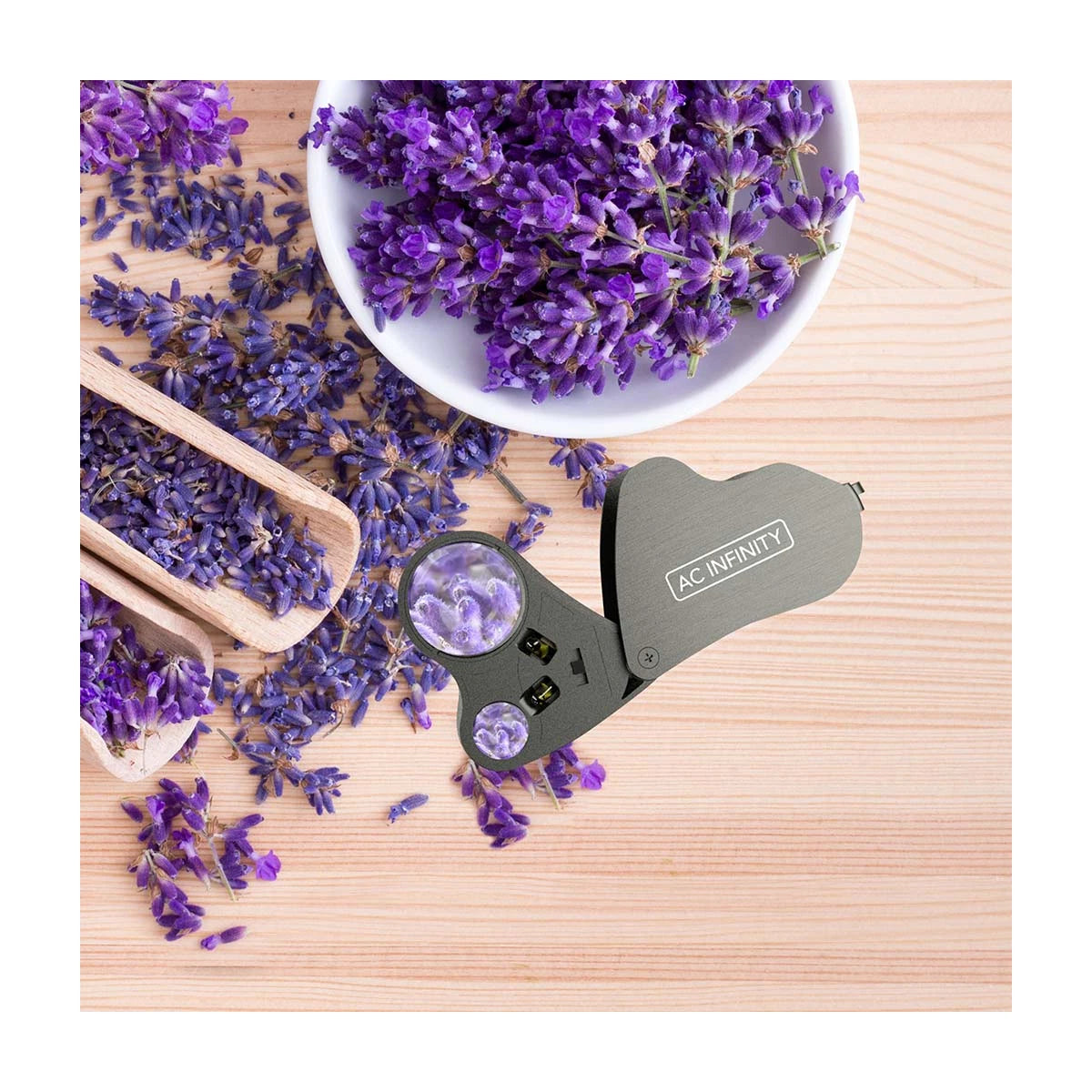 juwelierlupe-taschenlupe-led-licht-zwei-linsen-lifestyle