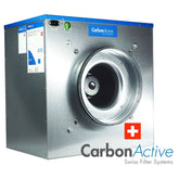 CarbonActive EC EBM Silent Box Lüftungsgerät, Swiss Filter System mit einer Kapazität von 5000m³/h und einem Durchmesser von 400mm, in silbernem Gehäuse mit Markenlogo, für leise und effiziente Luftfilterung.